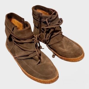 UGG Women’s Reid Suede Ankle Boots Wrap Lace Casual Bootie Size 9